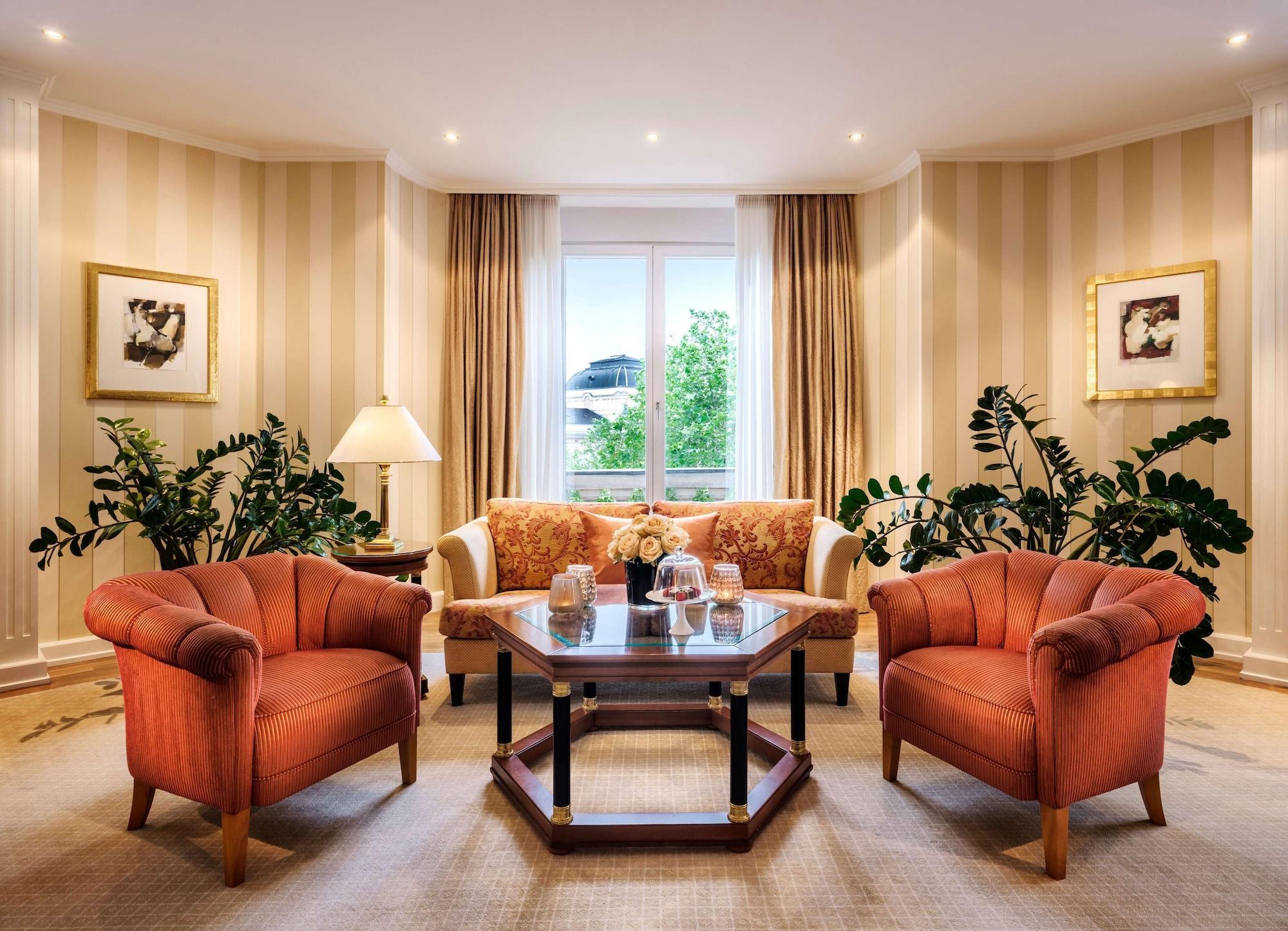Hotel Nassauer Hof 5*